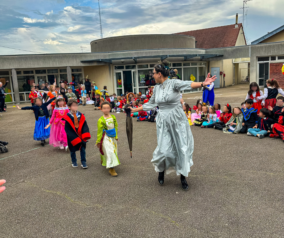 Des sourires et des couleurs pour le carnaval de l’Ecole Sainte-Marie à Troyes !